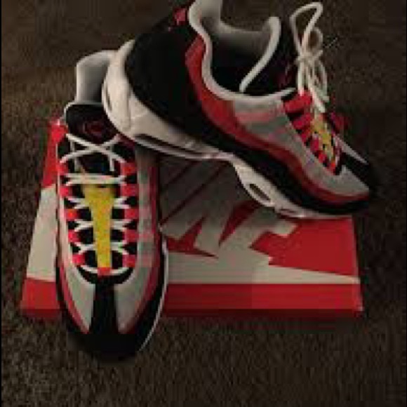 Nike AIR MAX 95 Essential size 9.5 - Picture 2 of 2